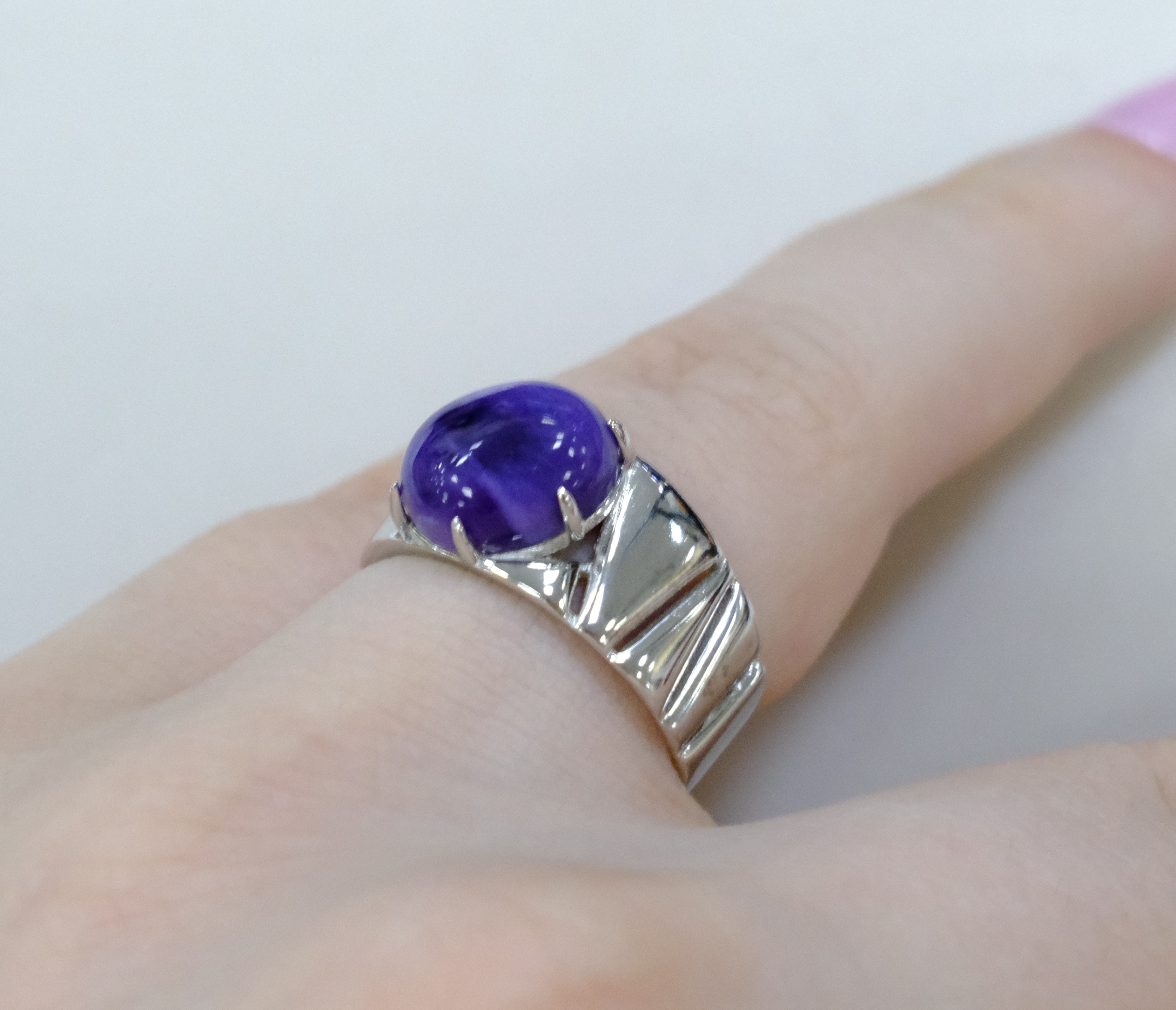 Серебряное кольцо с чароитом